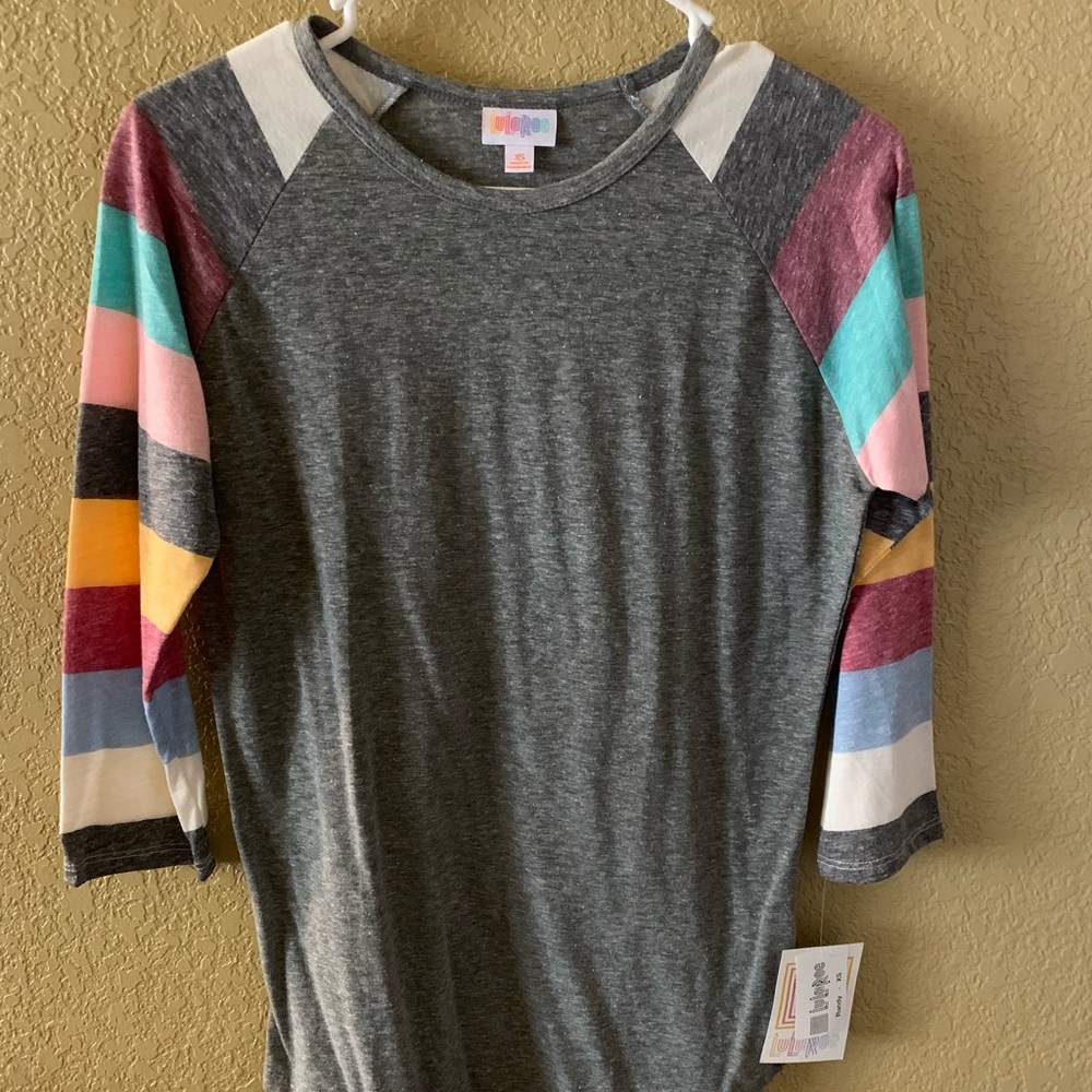 NWT.....Lularoe Randy raglan top. Size xs.